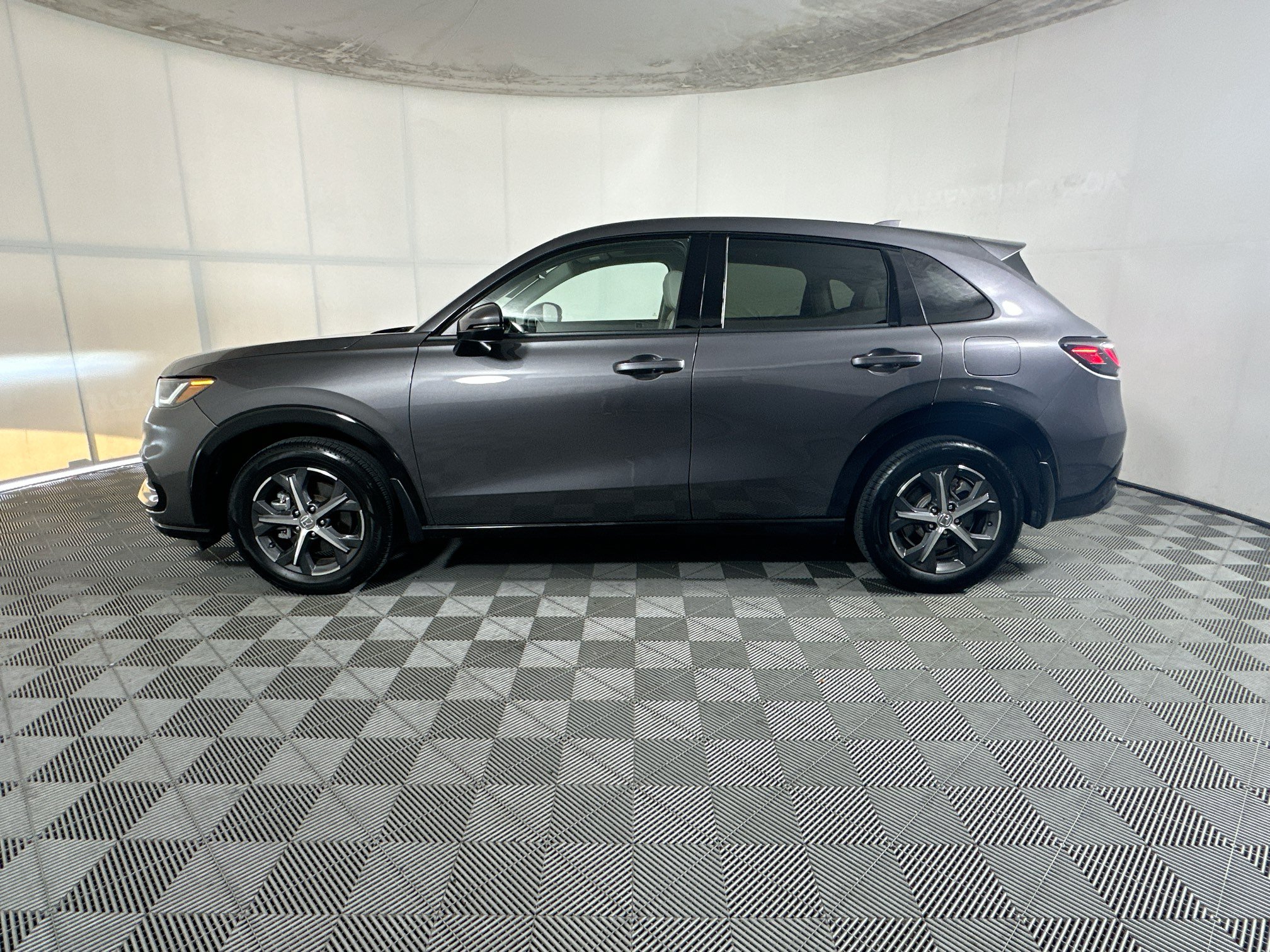 Used 2024 Honda HR-V EX-L image 6