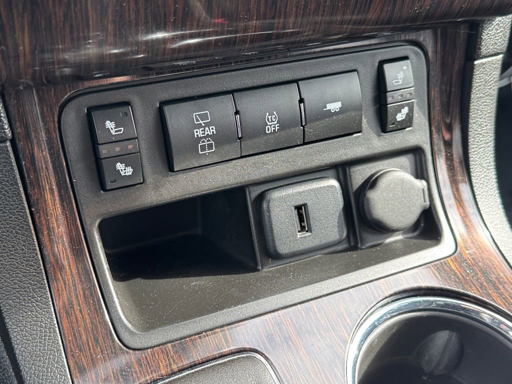 Used 2016 Chevrolet Traverse LT w/ Style and Technology Package AWD/4WD image 24