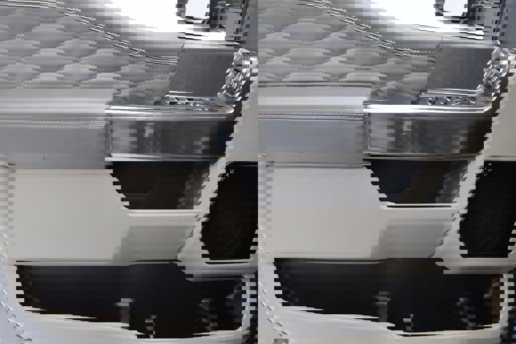 Used 2025 Ford F350 Platinum w/ Platinum Plus Package image 24