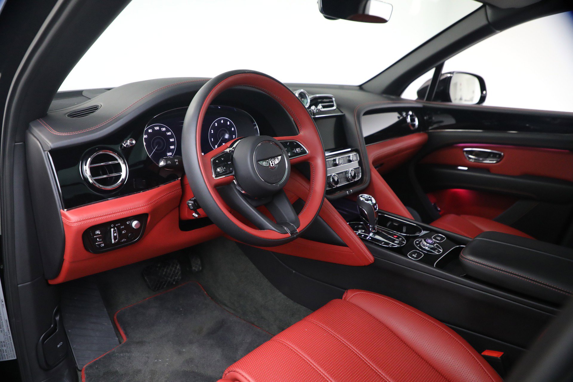 Used 2022 Bentley Bentayga image 19