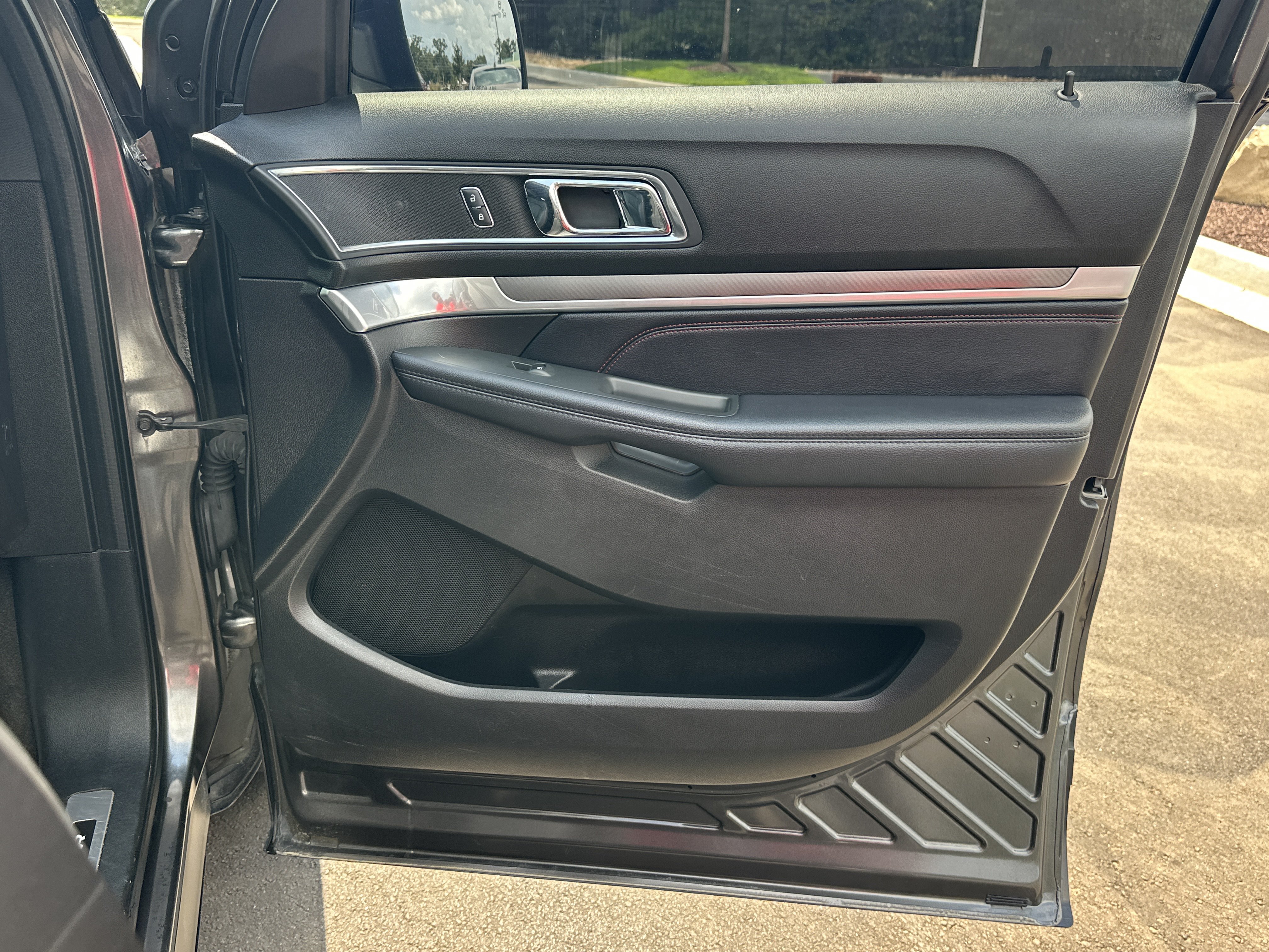 Used 2018 Ford Explorer Sport w/ Equipment Group 401A AWD/4WD image 15