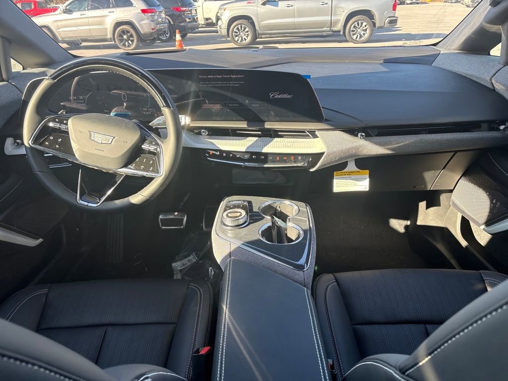 New 2026 Cadillac Optiq Luxury 2 image 16