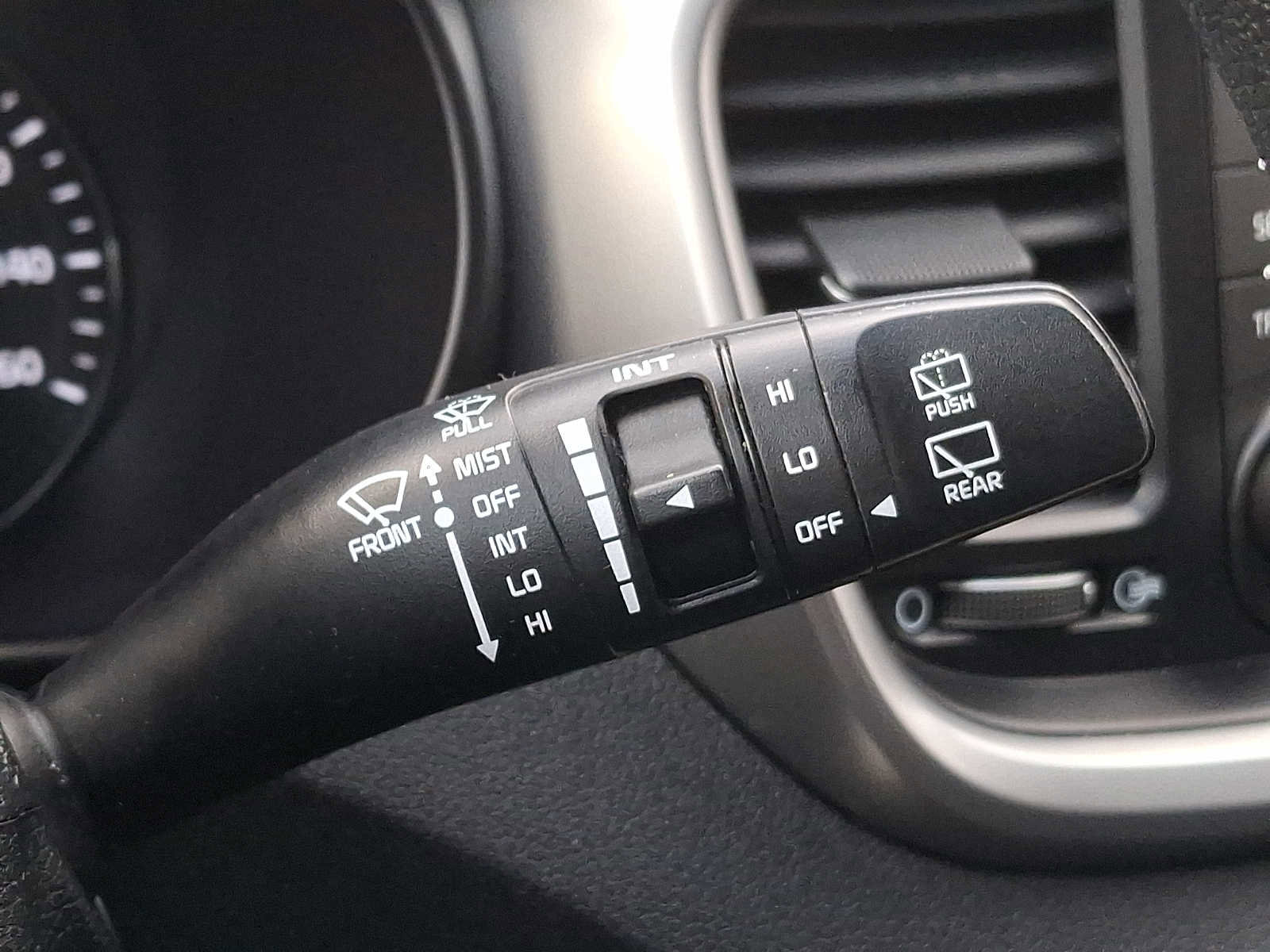 Used 2019 Kia Sorento LX image 25