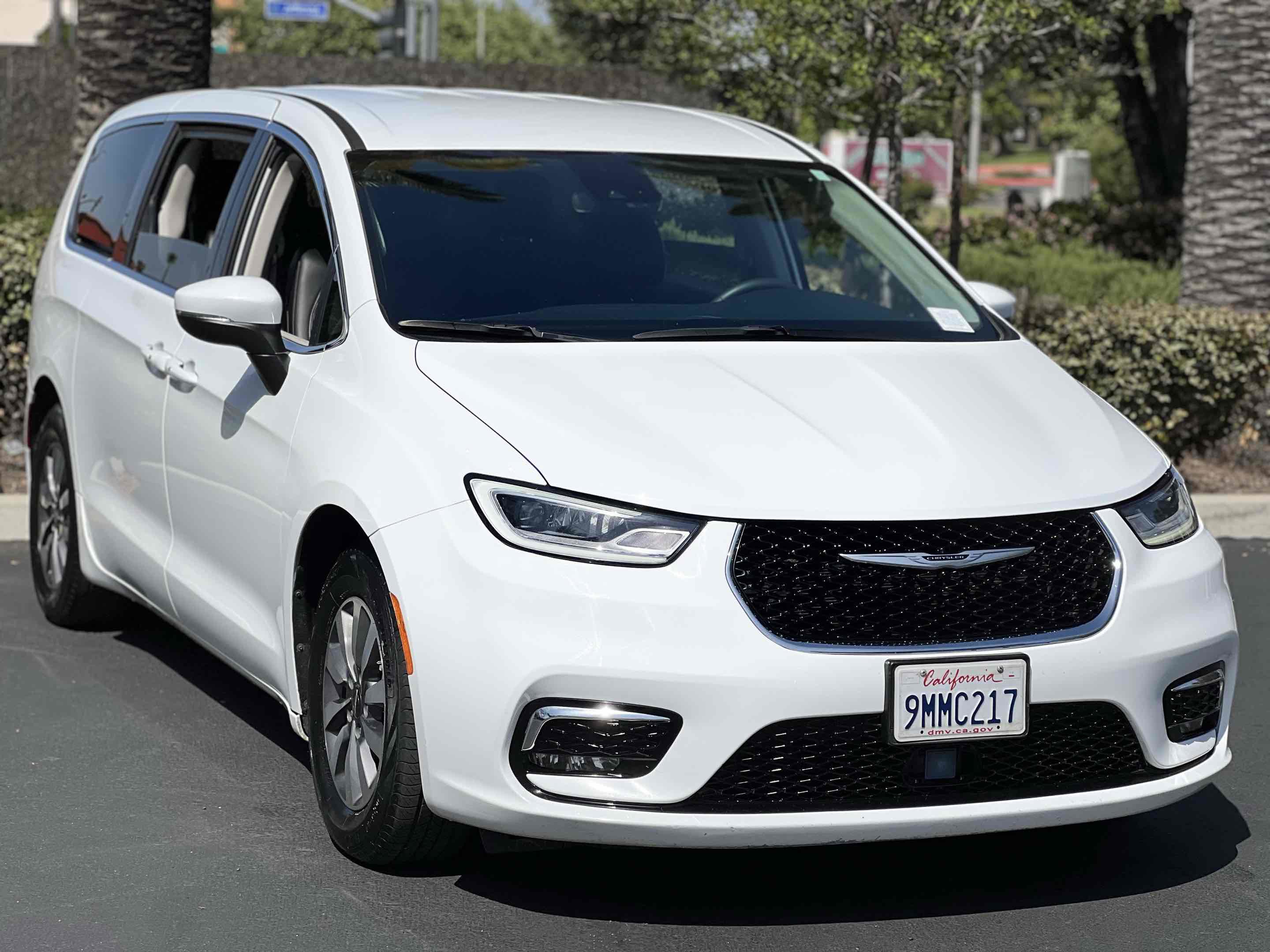Used 2023 Chrysler Pacifica Touring-L FWD image 22