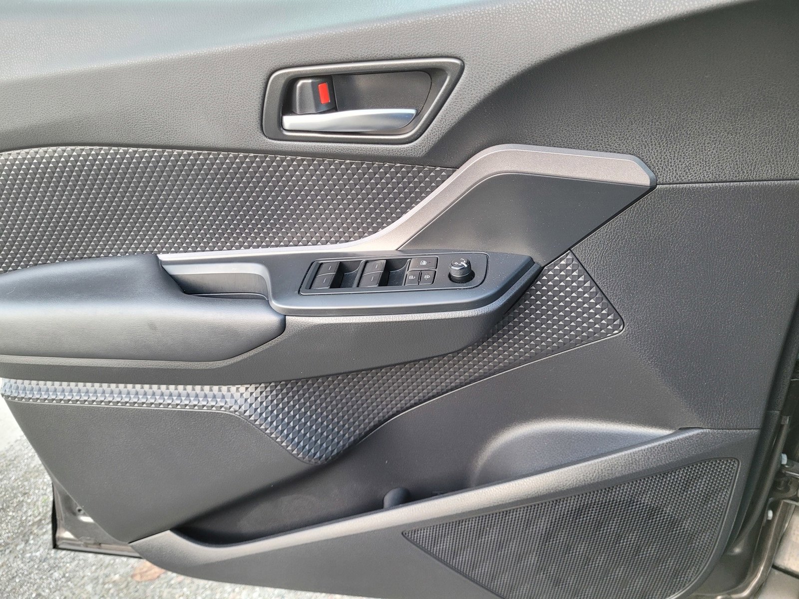 Used 2021 Toyota C-HR LE image 21