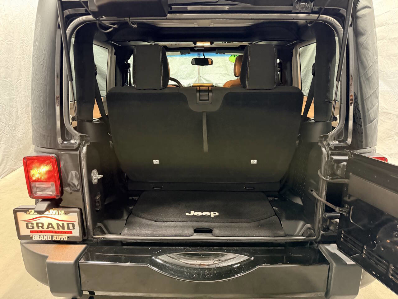 Used 2018 Jeep Wrangler Sahara w/ Connectivity Group image 23