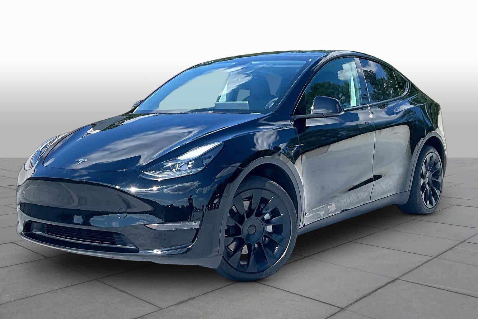 Used 2024 Tesla Model Y Long Range AWD/4WD image 1