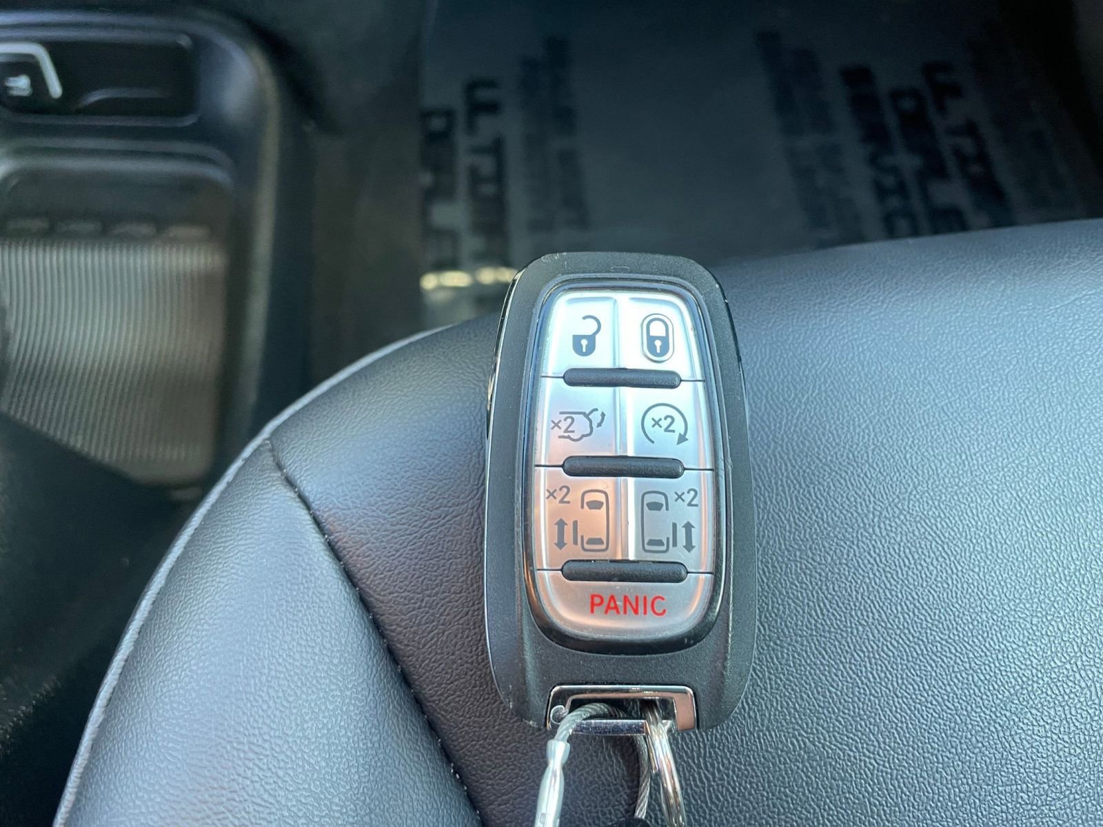 Used 2025 Chrysler Pacifica Select image 25