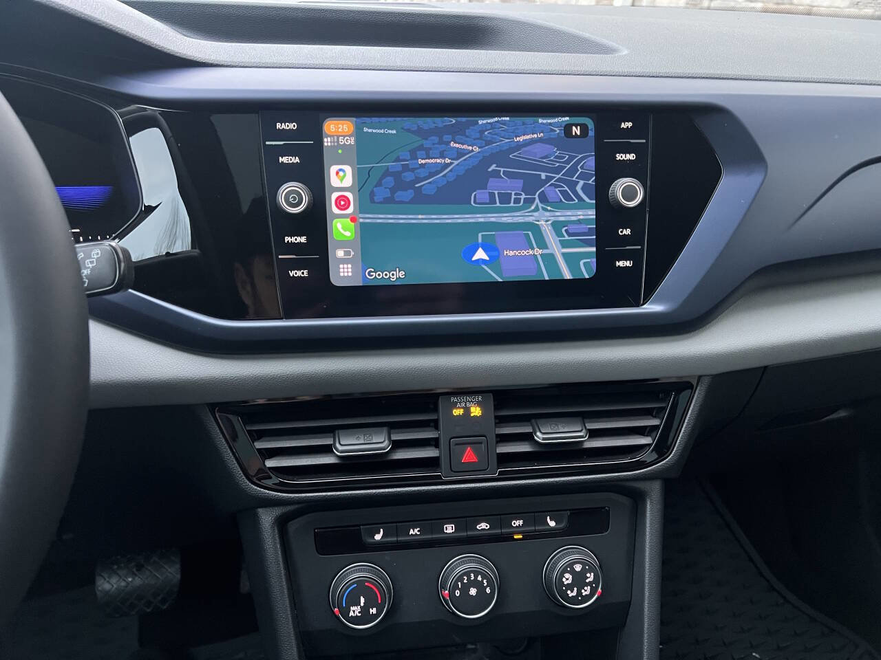 Used 2022 Volkswagen Taos SE image 9