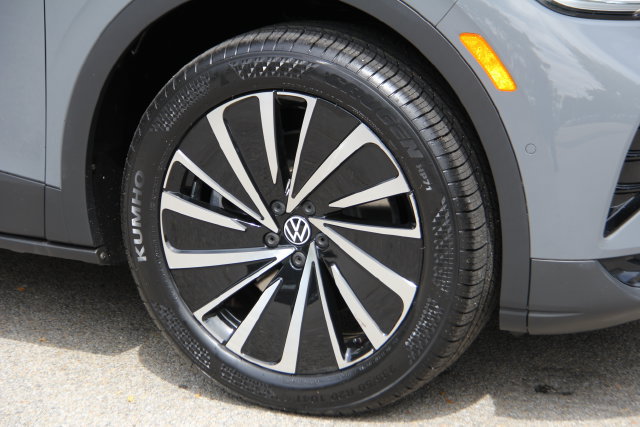 Used 2023 Volkswagen ID.4 Pro S Plus AWD/4WD image 14