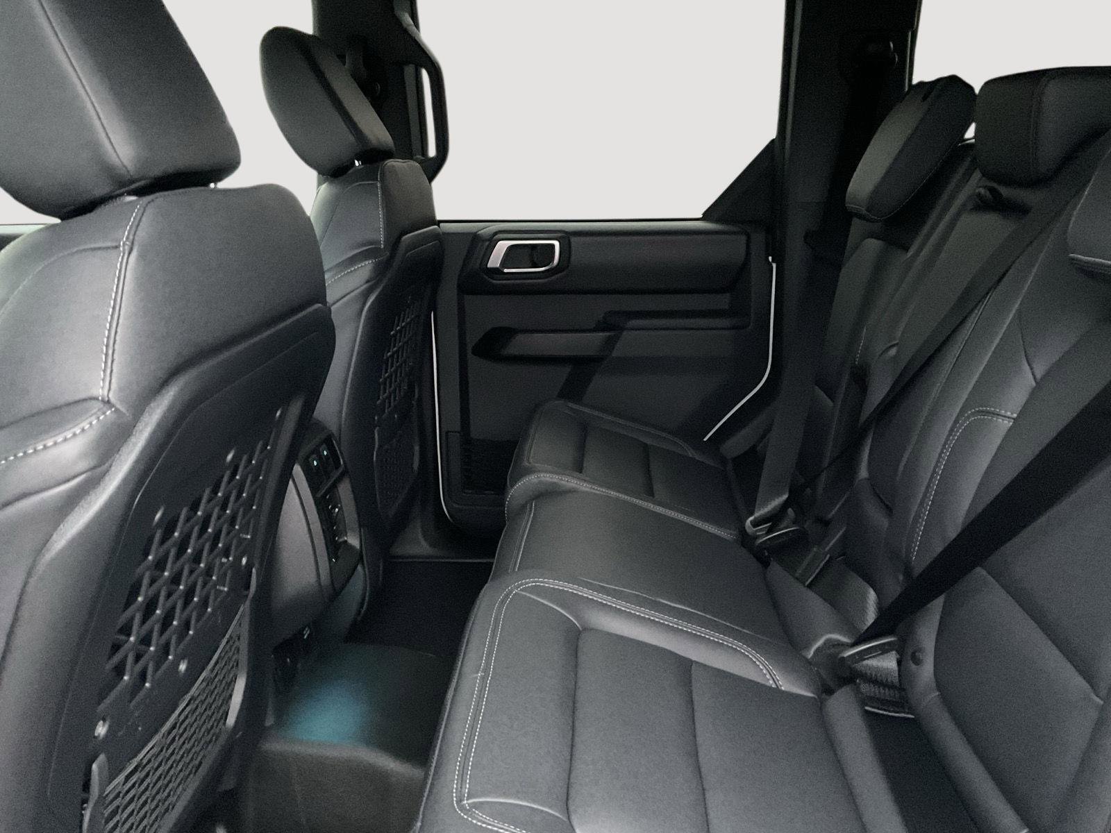 New 2025 Ford Bronco Badlands image 14