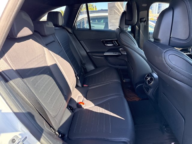Used 2024 Mercedes-Benz GLC 300 4MATIC image 17