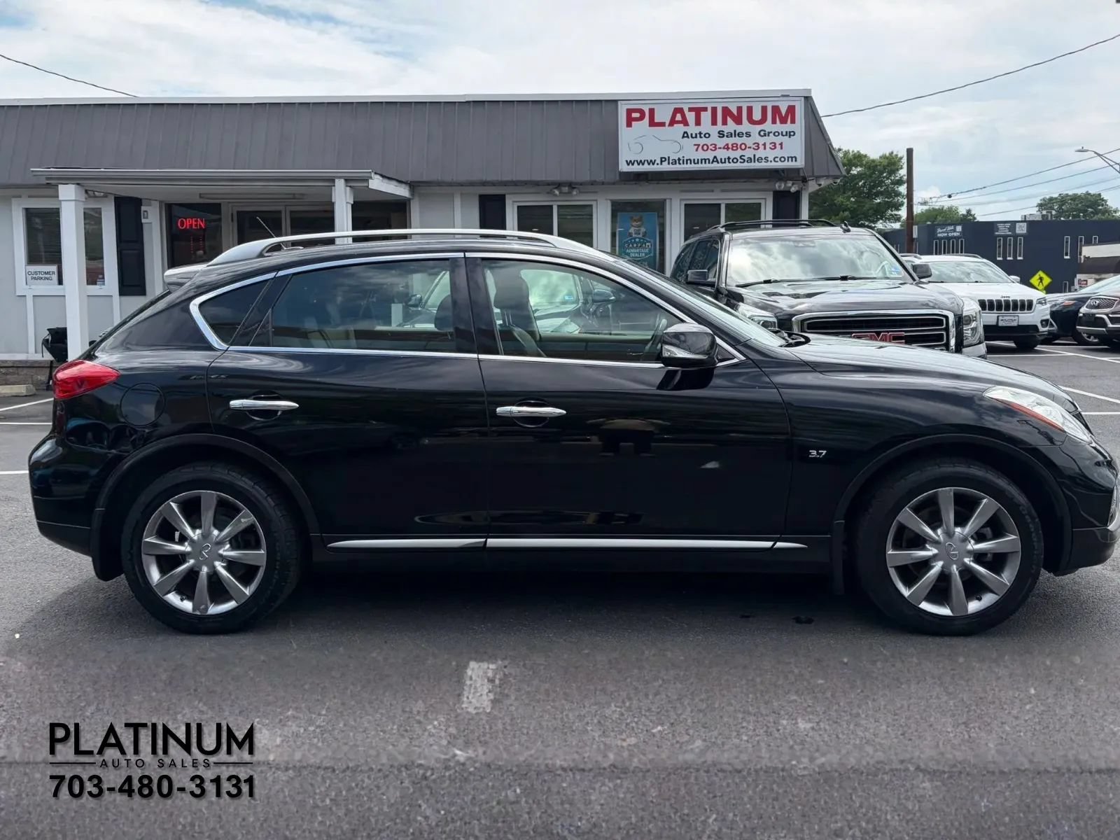 Used 2017 INFINITI QX50 2WD w/ Premium Plus Package image 2
