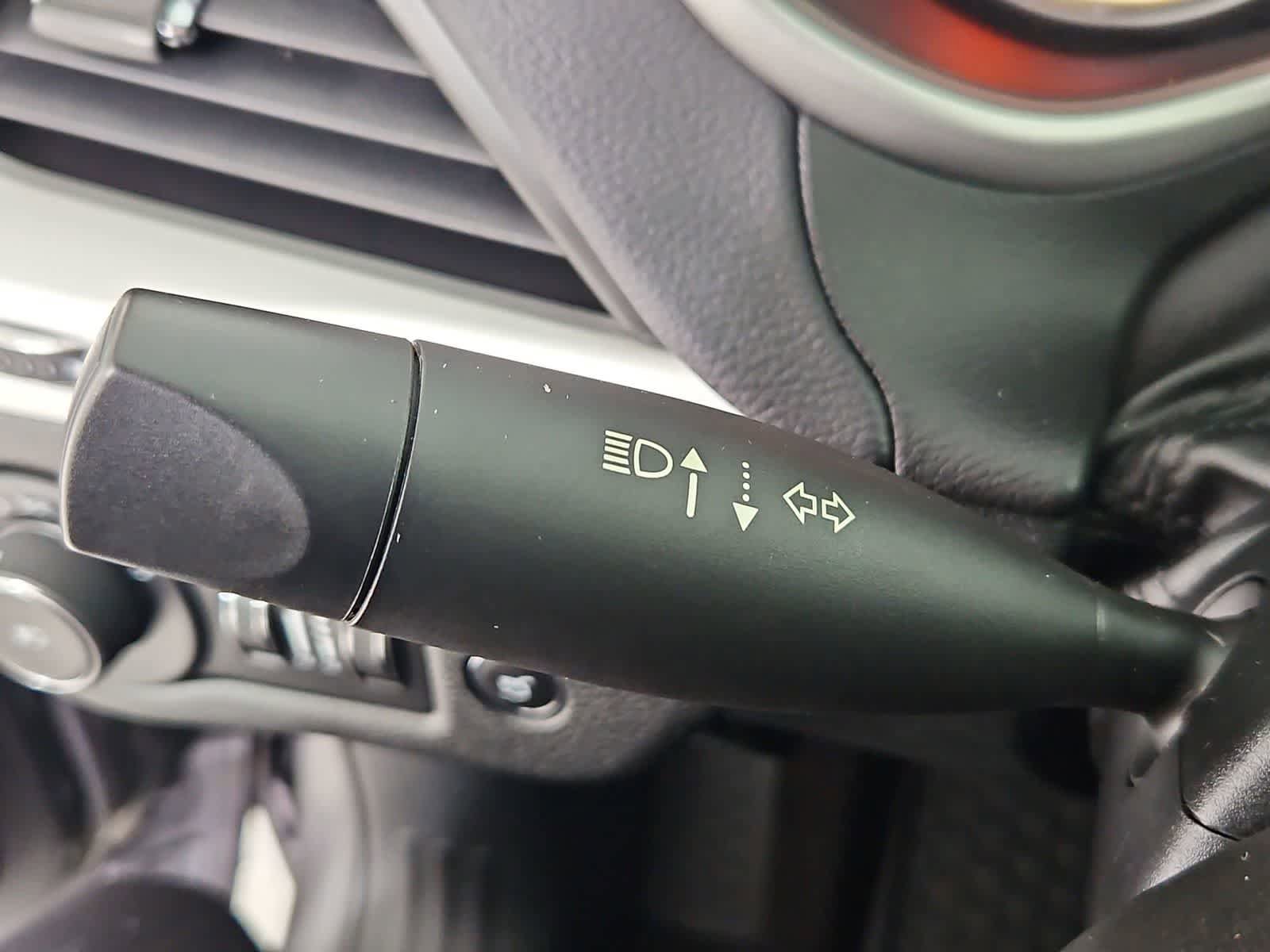 Used 2018 Jeep Cherokee Latitude Plus w/ Comfort/Convenience Group image 26
