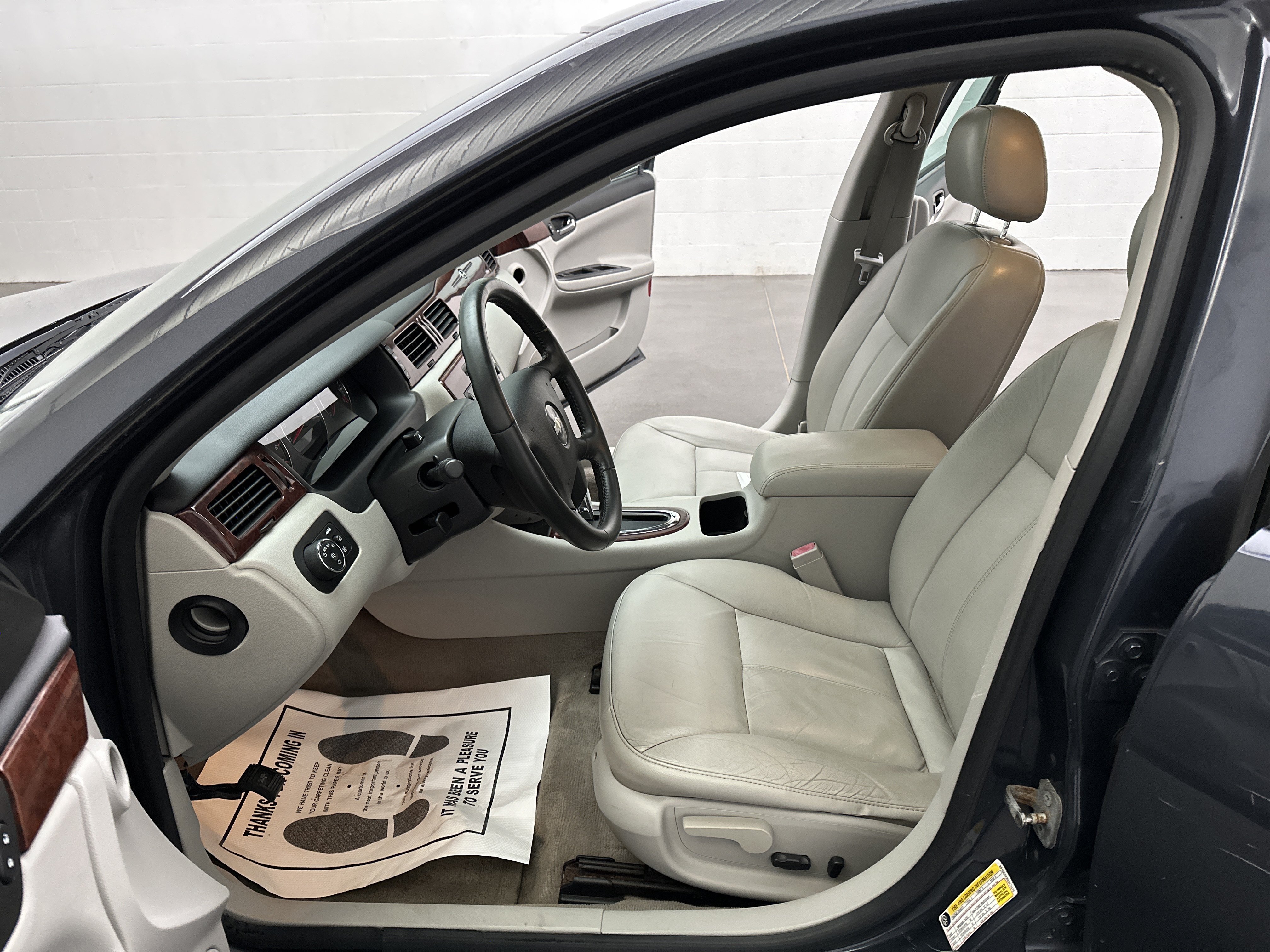 Used 2008 Chevrolet Impala LTZ FWD image 14