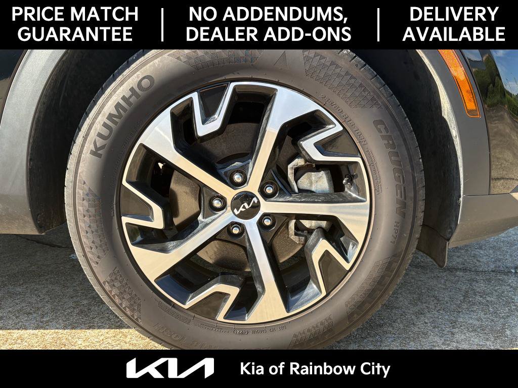 Used 2025 Kia Sportage EX FWD image 6