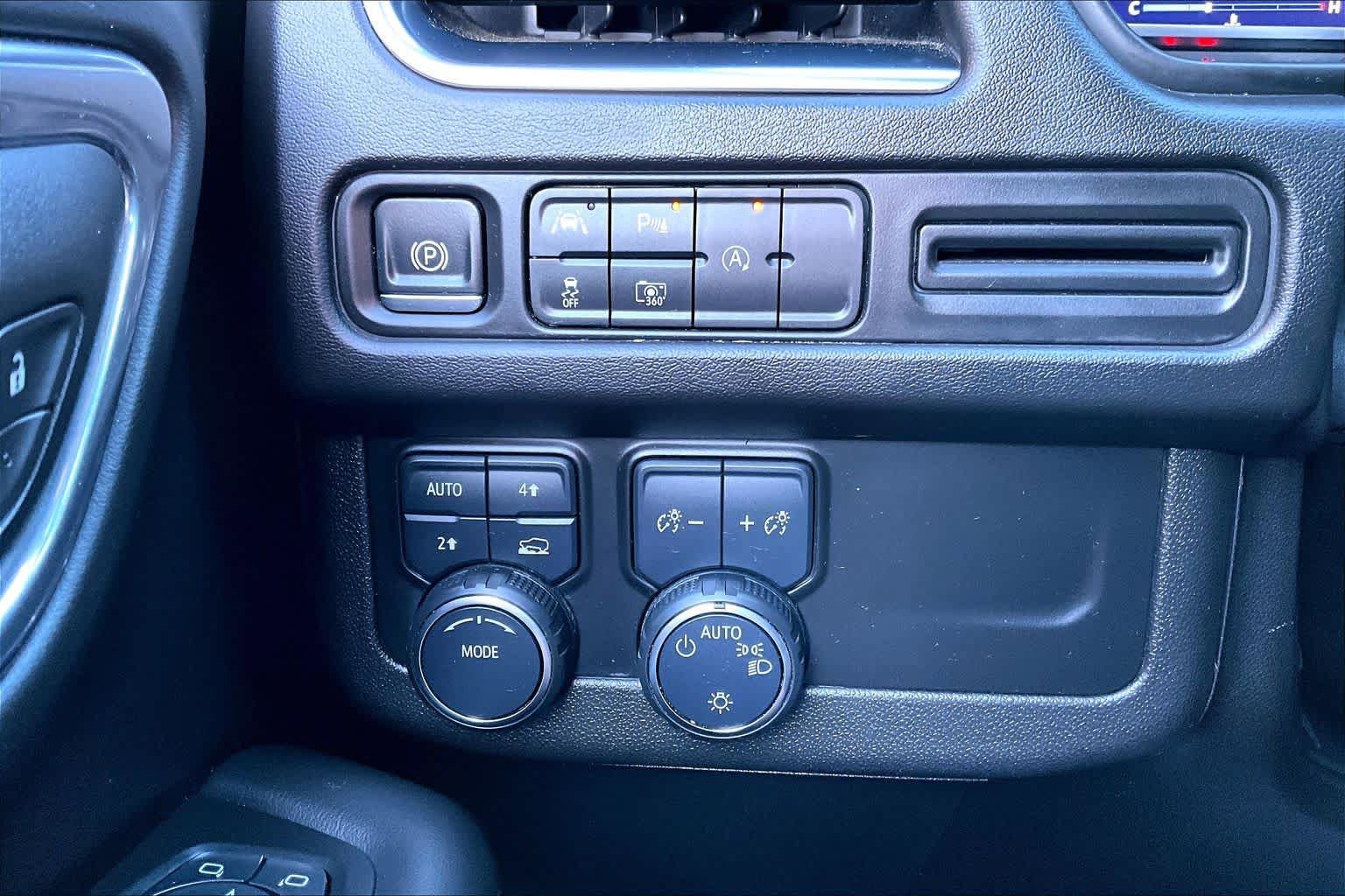 Used 2024 Chevrolet Tahoe LT w/ Luxury Package AWD/4WD image 33