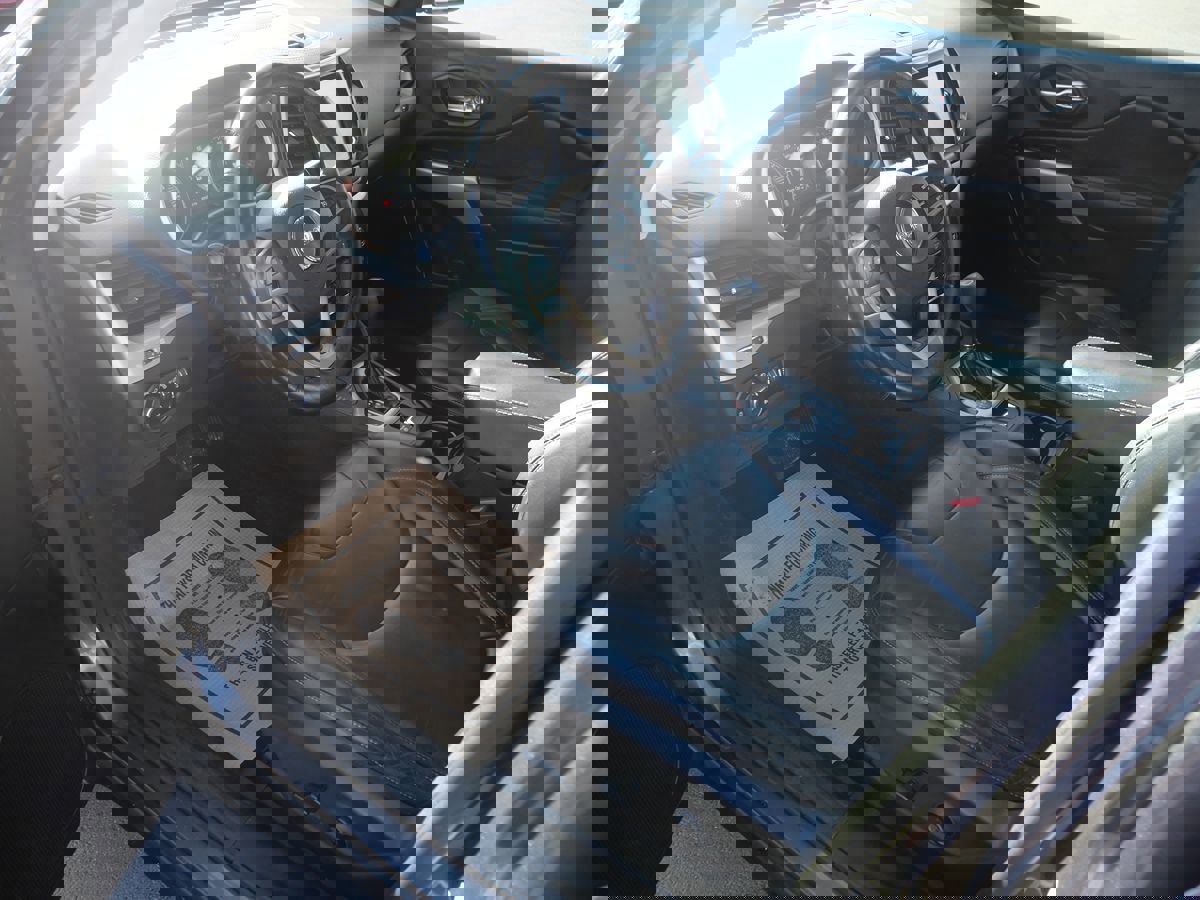 Used 2017 Jeep Cherokee Latitude w/ True North Edition image 8