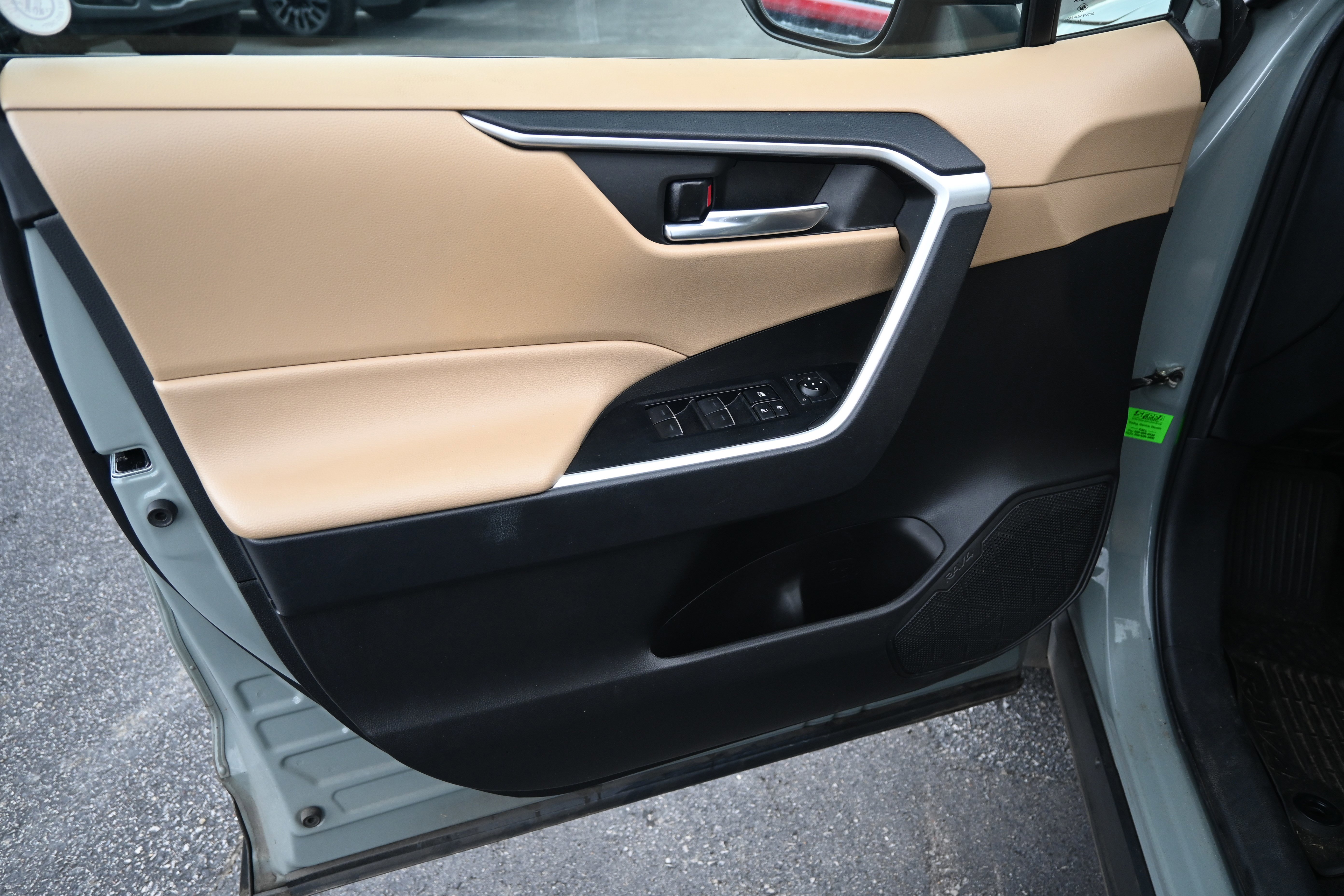 Used 2022 Toyota RAV4 XLE image 15