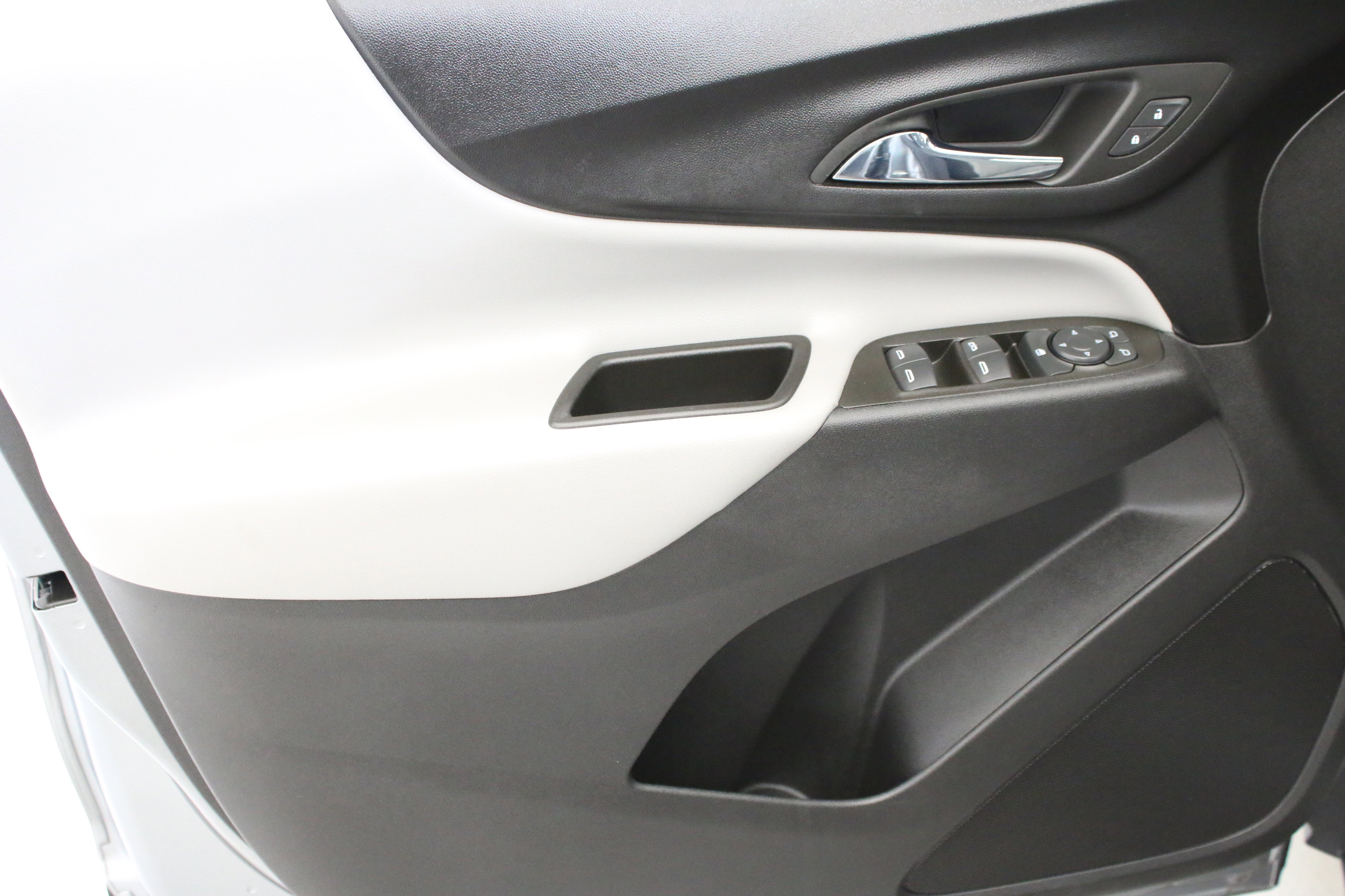 Used 2023 Chevrolet Equinox LS w/ LPO, Floor Liner Package AWD/4WD image 22