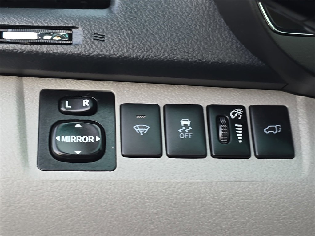 Used 2013 Toyota Highlander Limited image 26