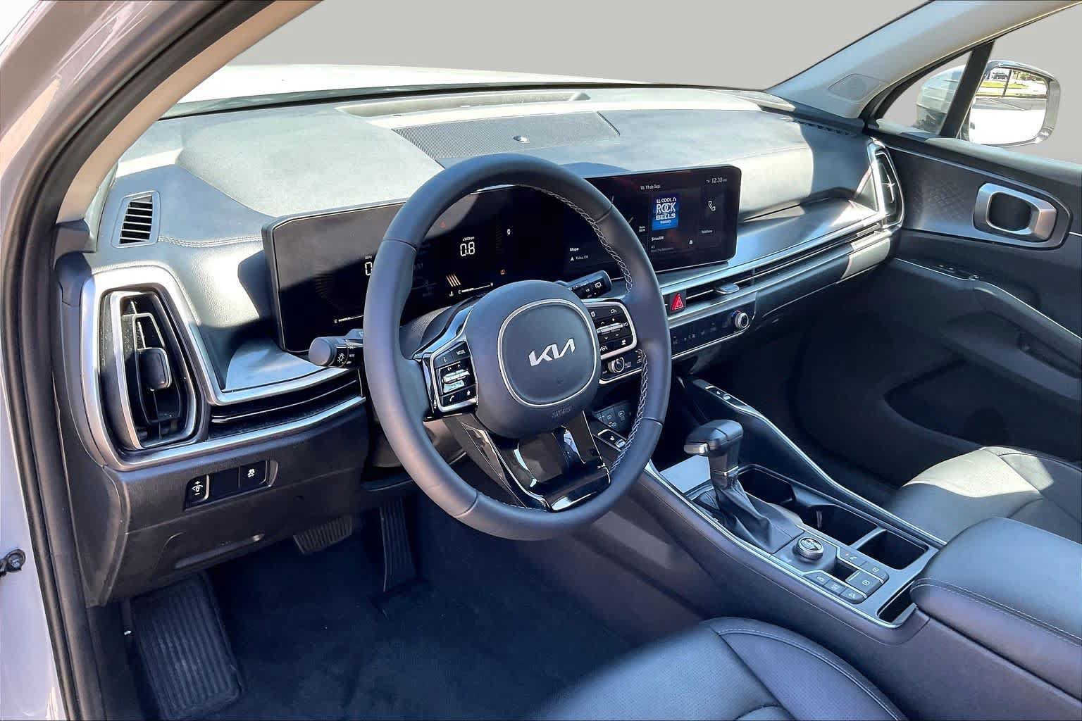 Used 2025 Kia Sorento S w/ Panoramic Sunroof Package FWD image 17