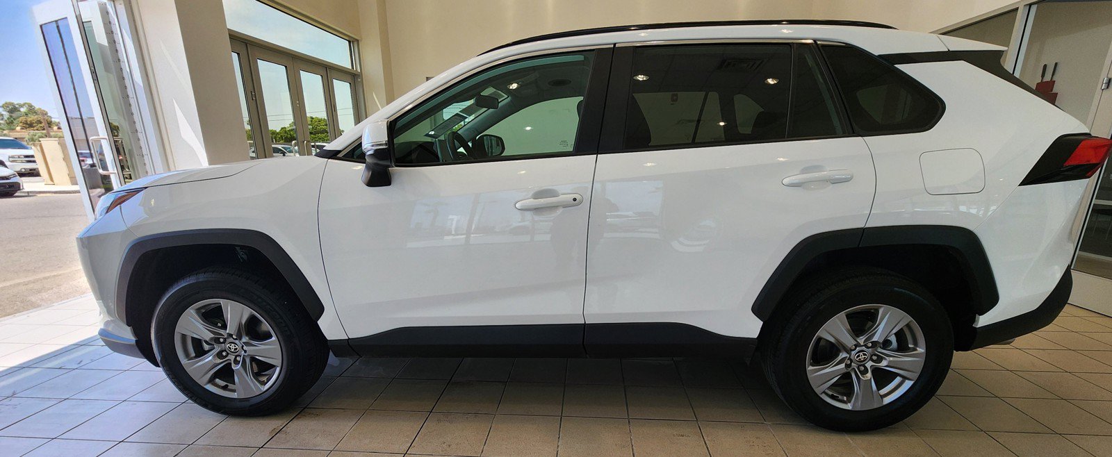 Used 2024 Toyota RAV4 XLE FWD image 9