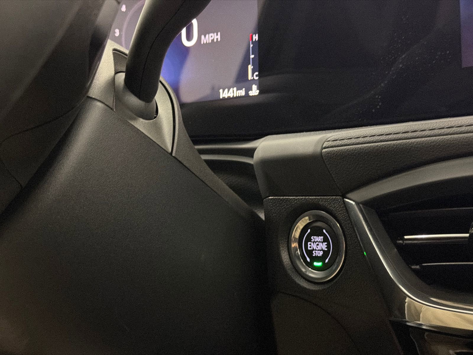 Used 2025 Buick Encore GX Avenir w/ Avenir Technology Package image 29