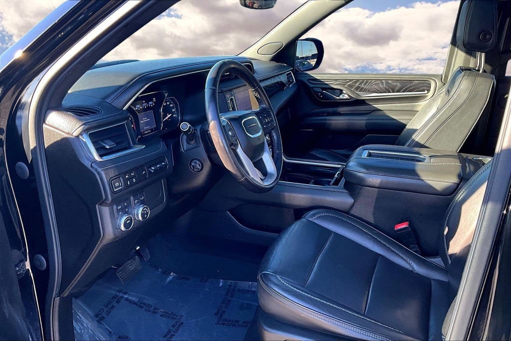 Used 2021 GMC Yukon Denali w/ Advanced Technology Package AWD/4WD image 17