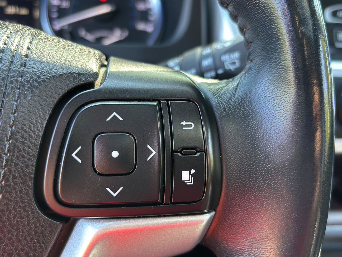 Used 2015 Toyota Highlander Limited AWD/4WD image 28