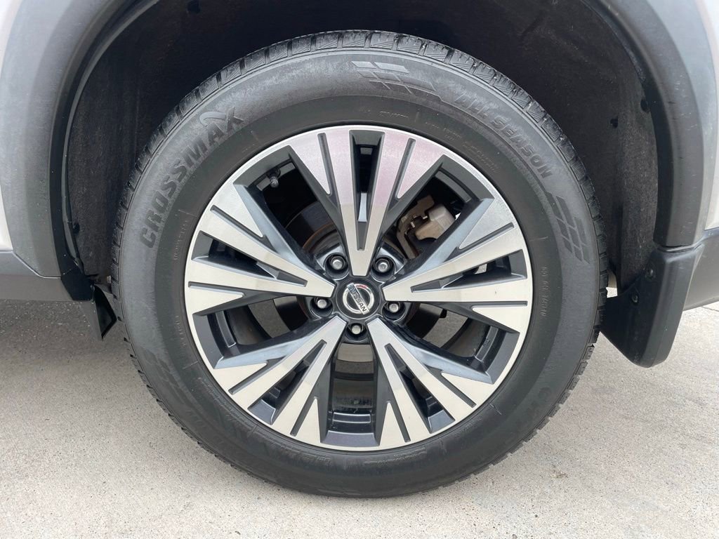 Certified 2021 Nissan Rogue SV FWD image 17