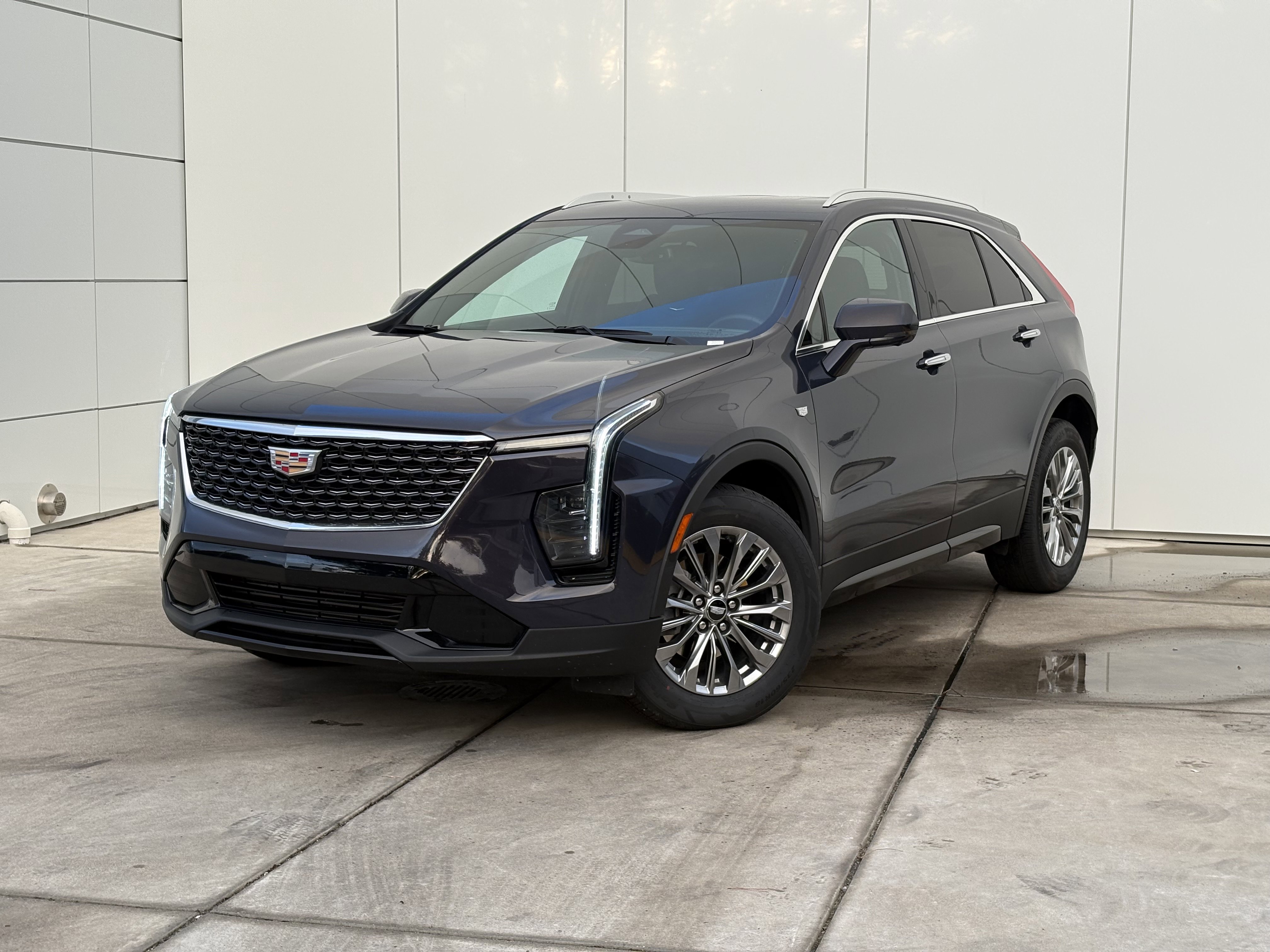 Certified 2025 Cadillac XT4 Premium Luxury image 2