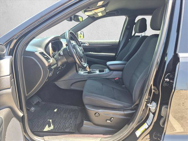 Used 2017 Jeep Grand Cherokee Laredo w/ Quick Order Package 23E AWD/4WD image 16