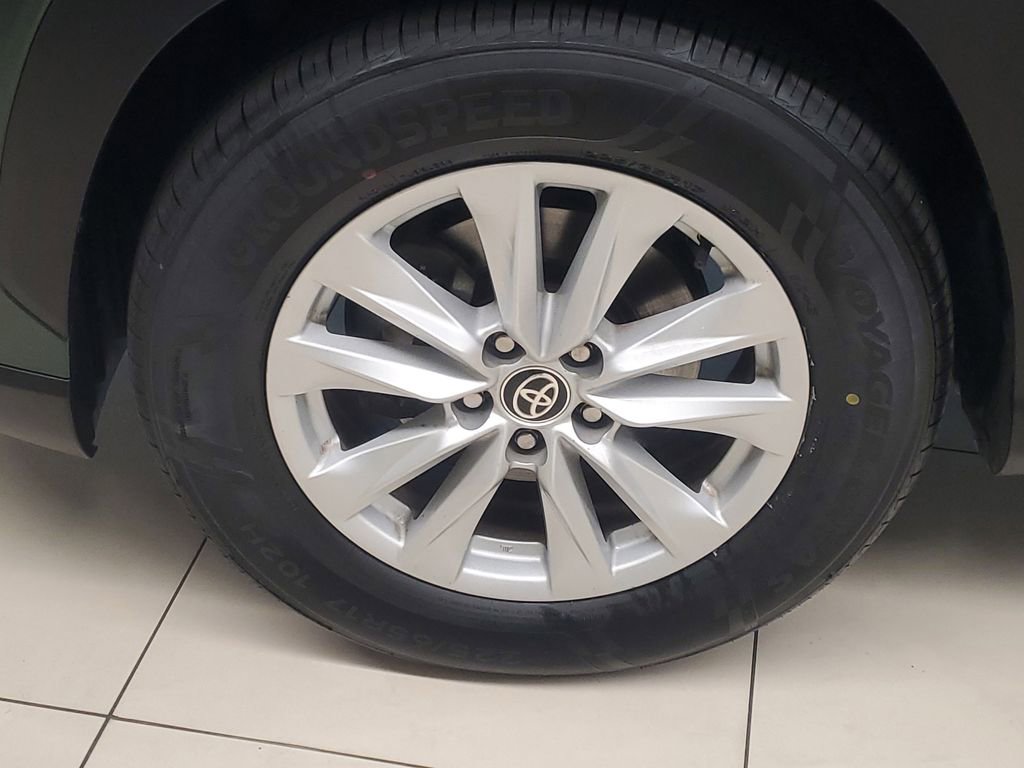 Used 2022 Toyota Corolla Cross LE w/ Moonroof Package image 4