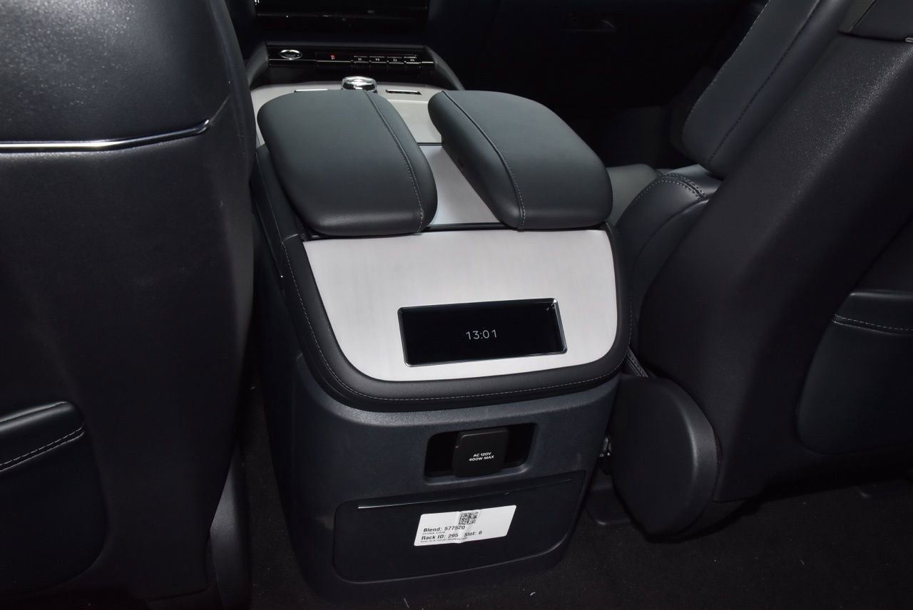 New 2026 Lincoln Navigator L Reserve w/ Jet Appearance Package AWD/4WD image 19