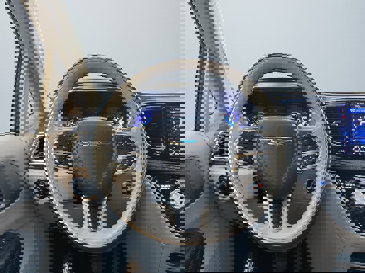 Used 2017 Chrysler Pacifica Platinum image 10