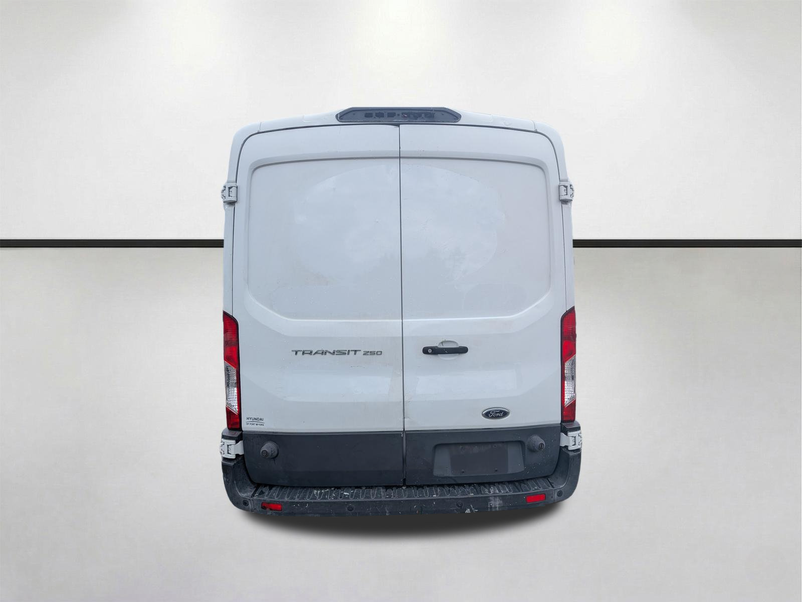 Used 2018 Ford Transit 250 148 Medium Roof RWD image 5