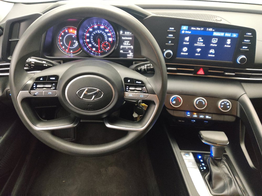 Used 2021 Hyundai Elantra SE FWD image 22