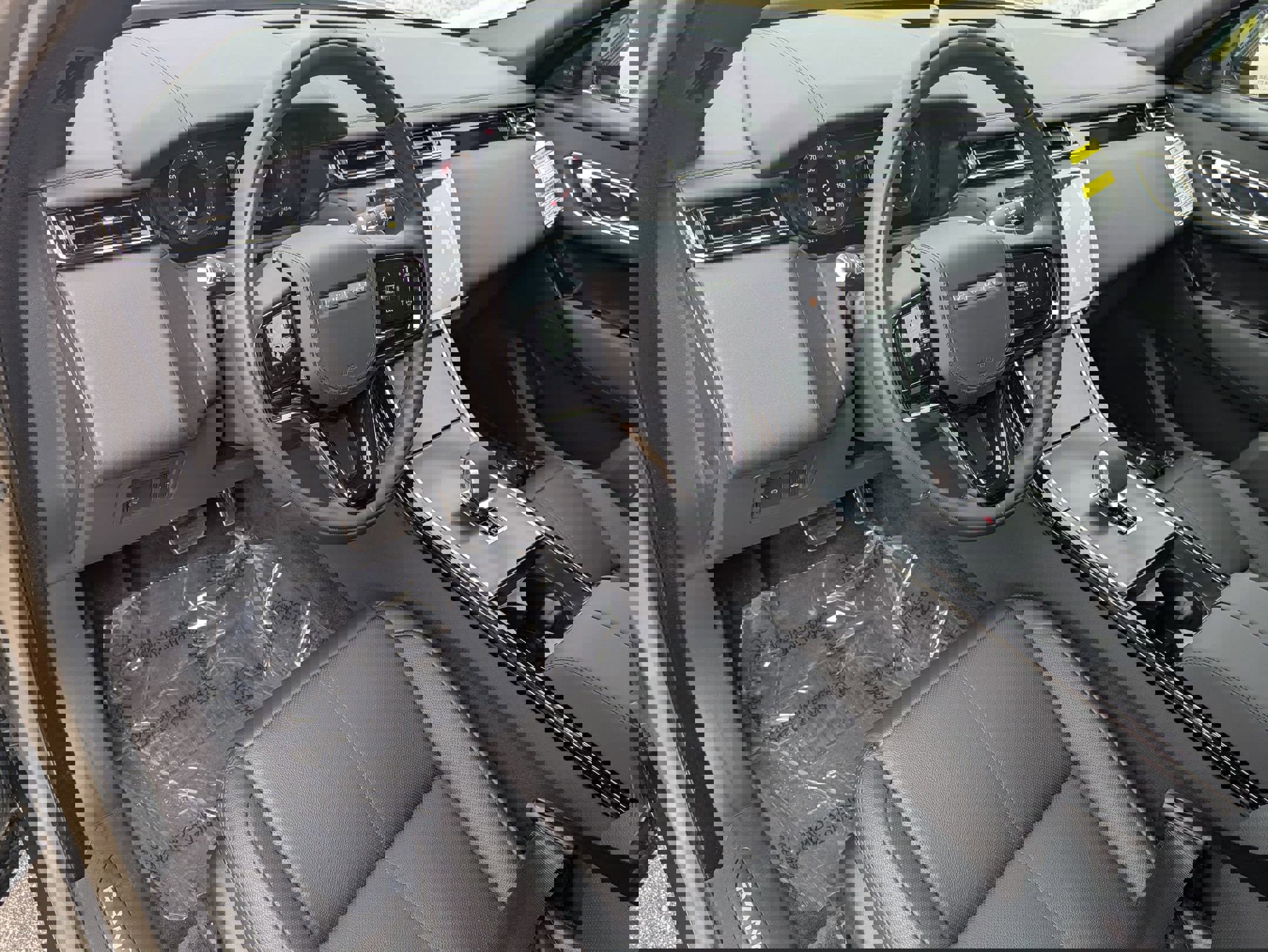 New 2026 Land Rover Range Rover Velar Dynamic SE AWD/4WD image 9