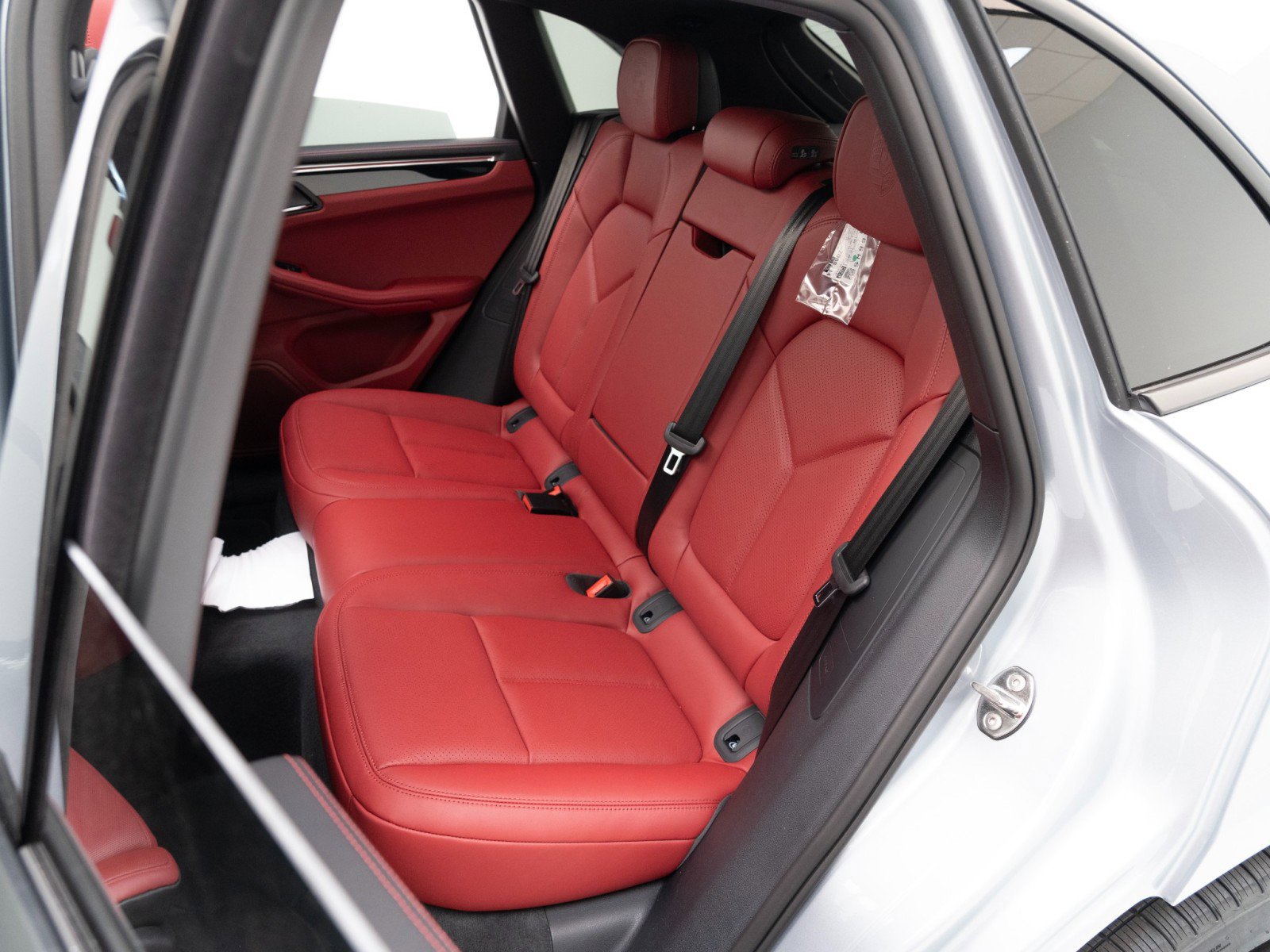 New 2026 Porsche Macan image 31