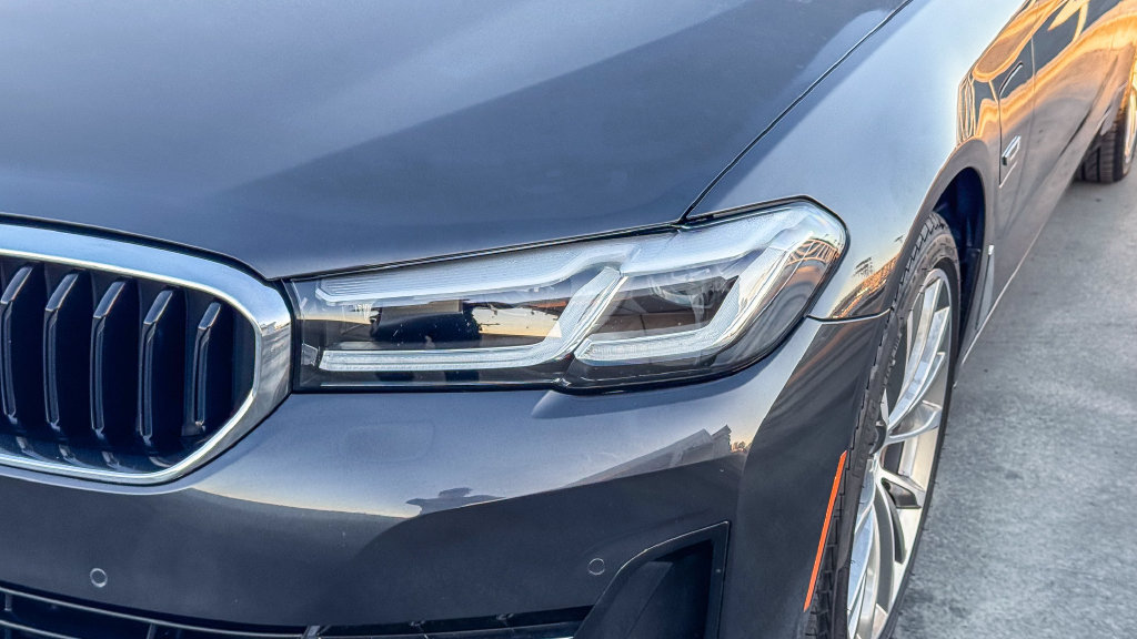 Used 2022 BMW 530e w/ Premium Package RWD image 5