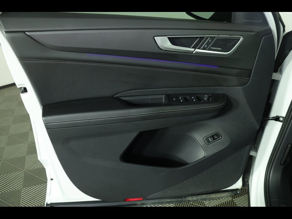 Used 2024 Volkswagen Atlas Cross Sport SEL Premium R-Line image 25