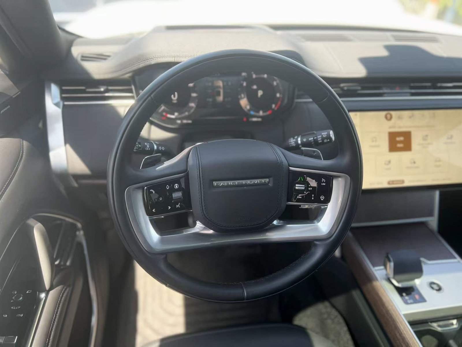Used 2024 Land Rover Range Rover SE AWD/4WD image 14