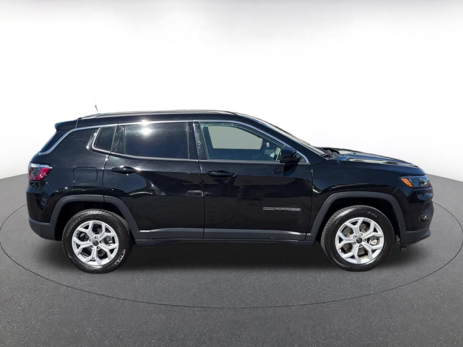 Used 2025 Jeep Compass Latitude AWD/4WD image 15