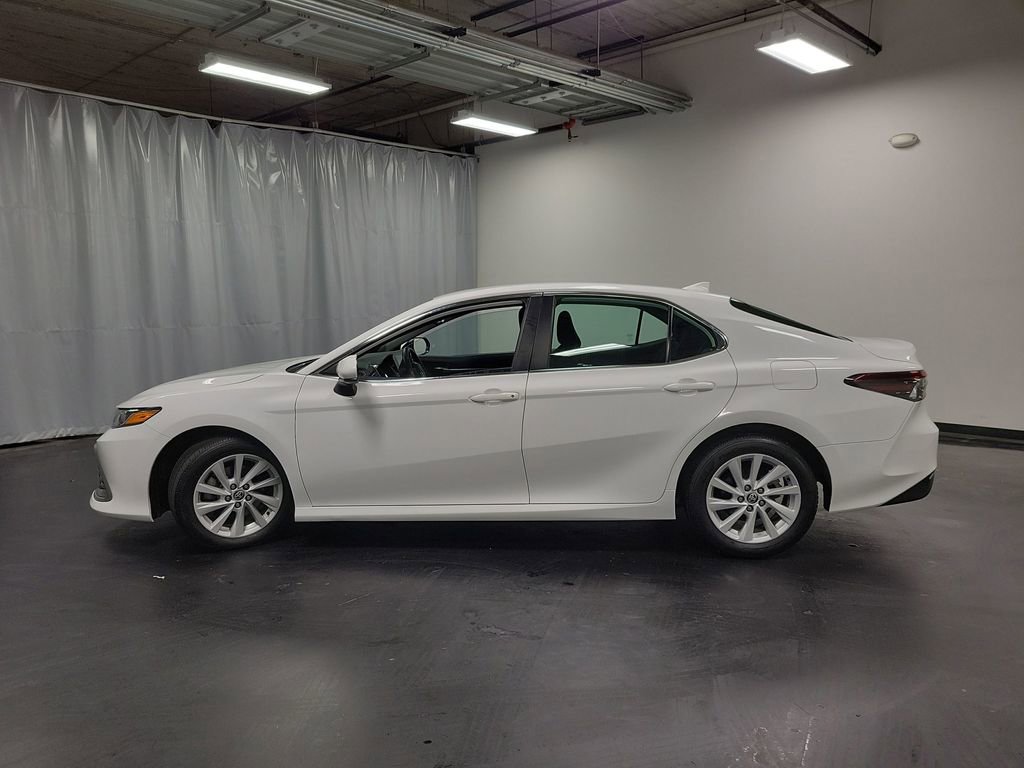 Used 2022 Toyota Camry LE FWD image 5
