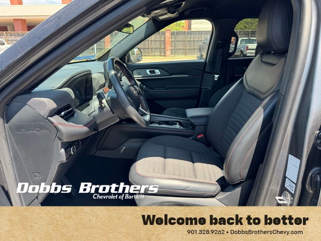 Used 2025 Ford Explorer ST-Line w/ ST-Line Street Pack AWD/4WD image 13