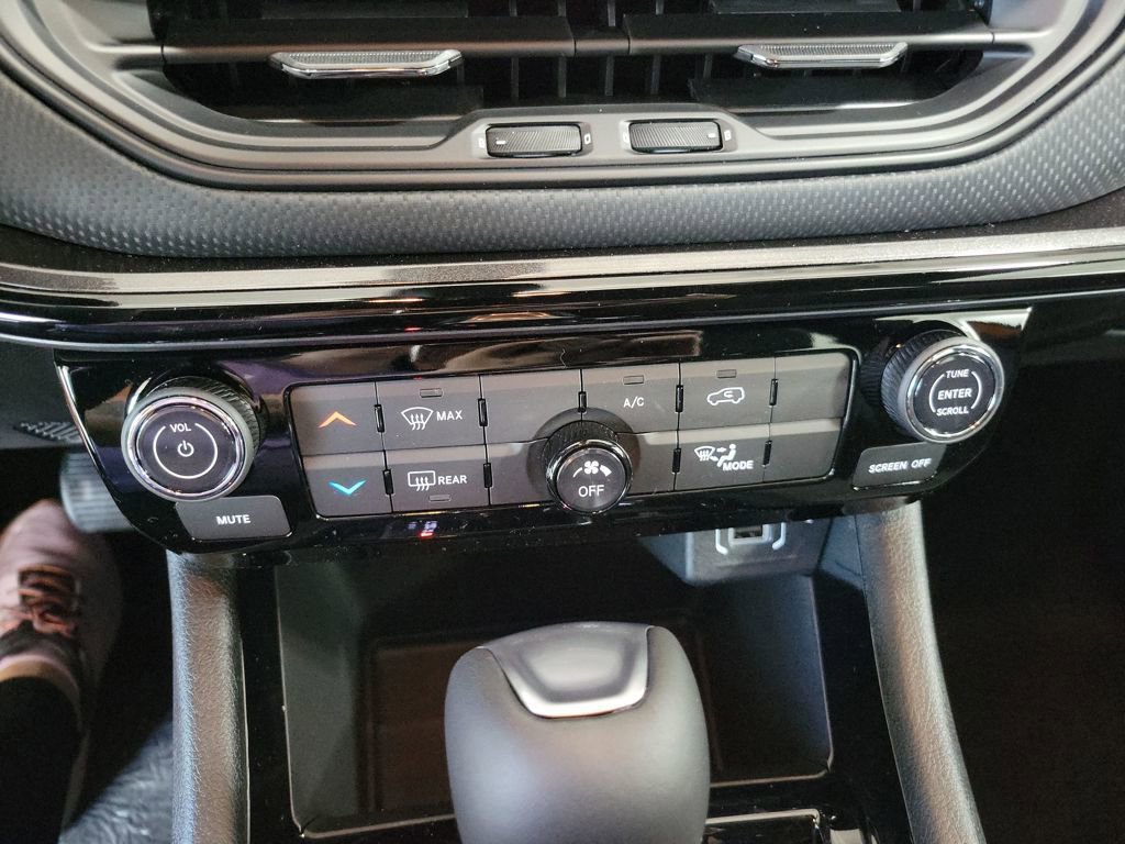 New 2026 Jeep Compass Latitude image 18