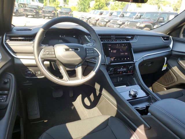 New 2025 Jeep Grand Cherokee L Laredo w/ Luxury Tech Group I image 6