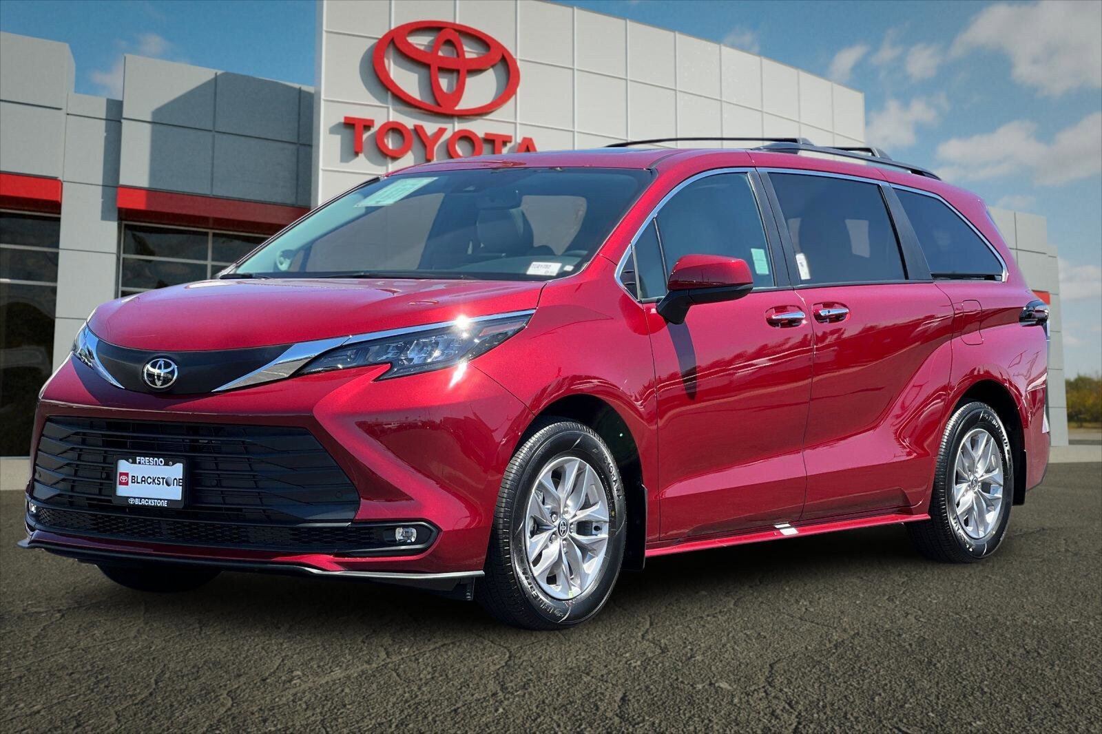 Certified 2026 Toyota Sienna XLE FWD image 7
