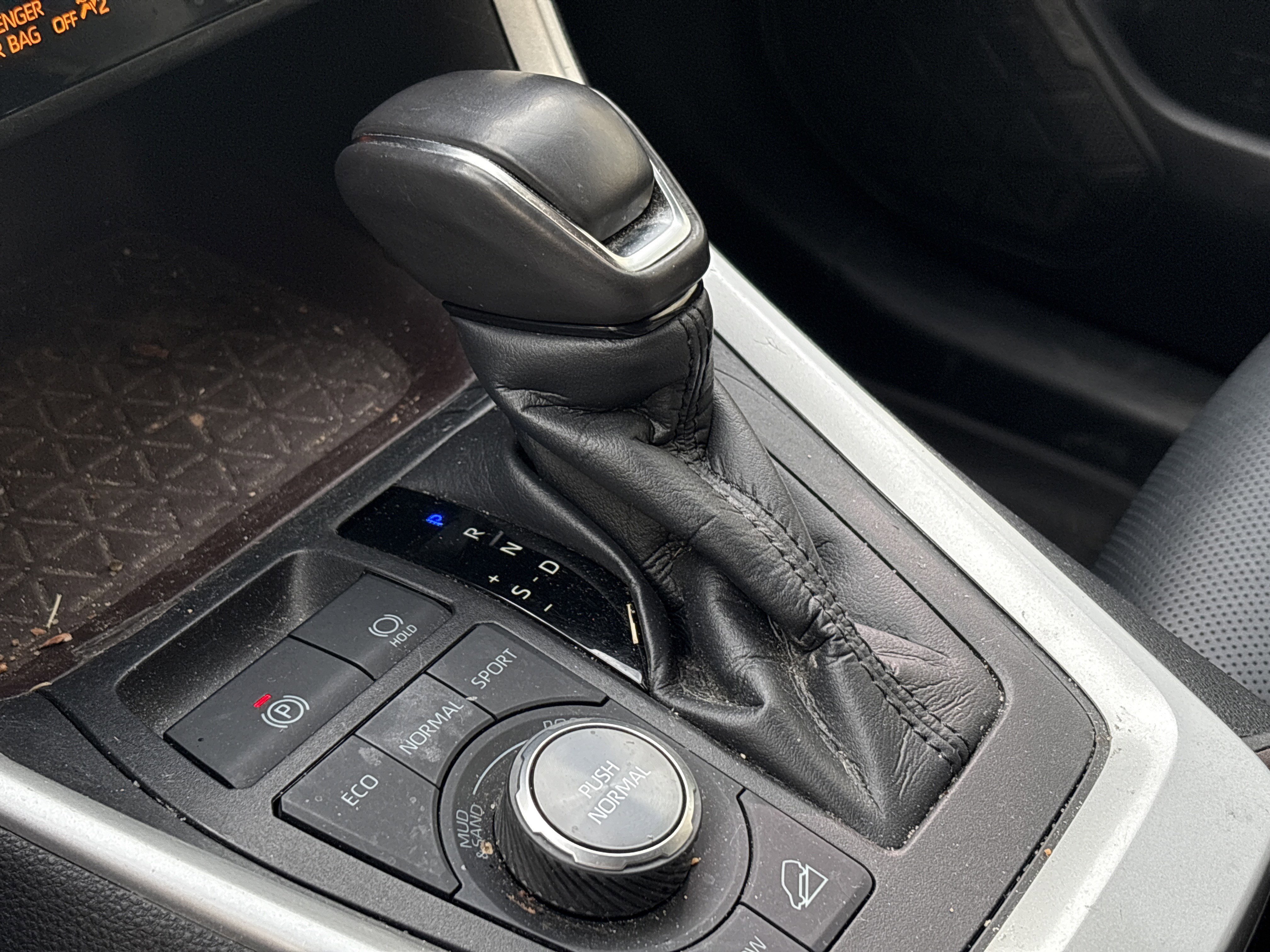 Used 2022 Toyota RAV4 Limited image 26